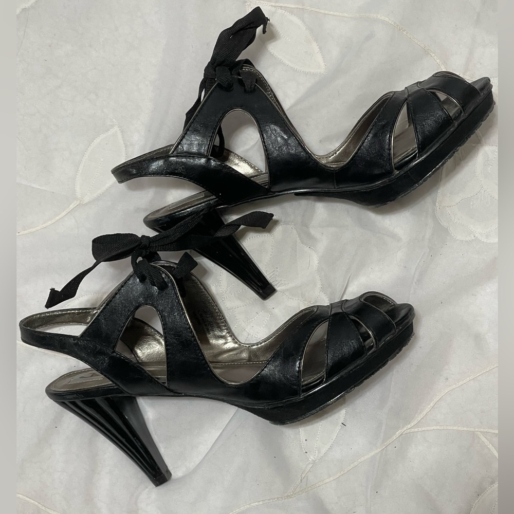 R2 Black Strappy Heels - Picture 7 of 8
